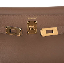 Load image into Gallery viewer, Kelly Danse Bag Beige de Weimar Swift Gold Hardware