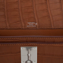 Load image into Gallery viewer, Kelly Depeches 25 Pouch Matte Gold Alligator with Palladium Hardware