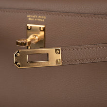 Load image into Gallery viewer, Kelly Danse Bag Beige de Weimar Swift Gold Hardware