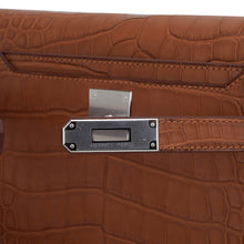 Load image into Gallery viewer, Kelly Depeches 25 Pouch Matte Gold Alligator with Palladium Hardware