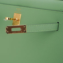Load image into Gallery viewer, Kelly 25 Sellier Bag Vert Criquet Epsom Leather with Gold Hardware